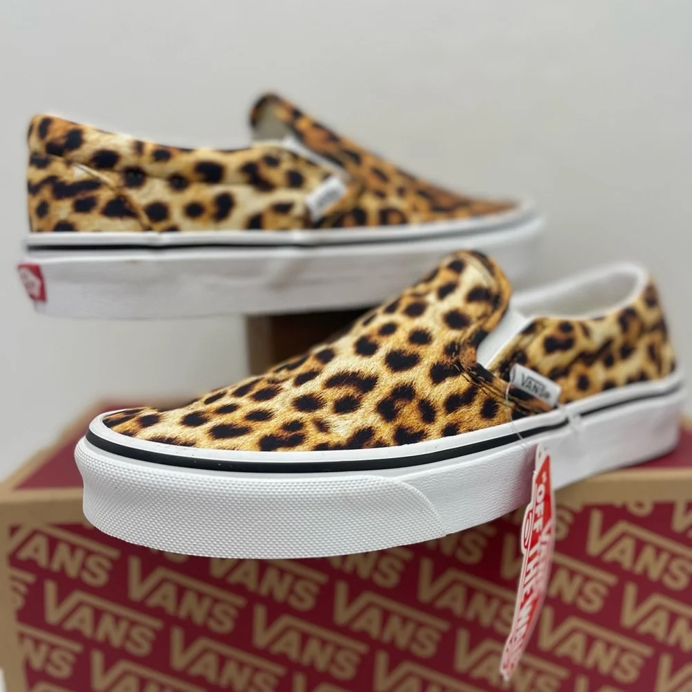 Vans WMNS Slip-On Shoes Classic
(Leopard print) Black/True white
VN0A5AO8316 - Picture 10 of 16